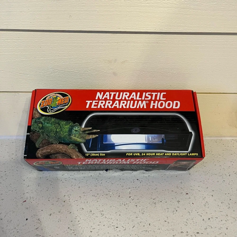 Naturalistic terrarium light